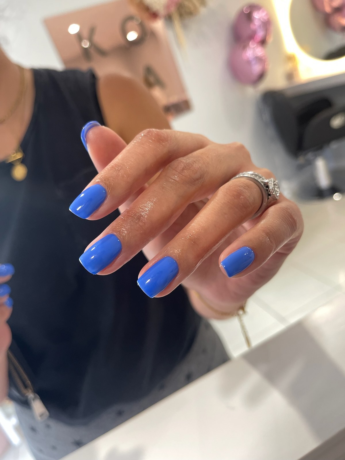 Cornflower blue glossy square manicure