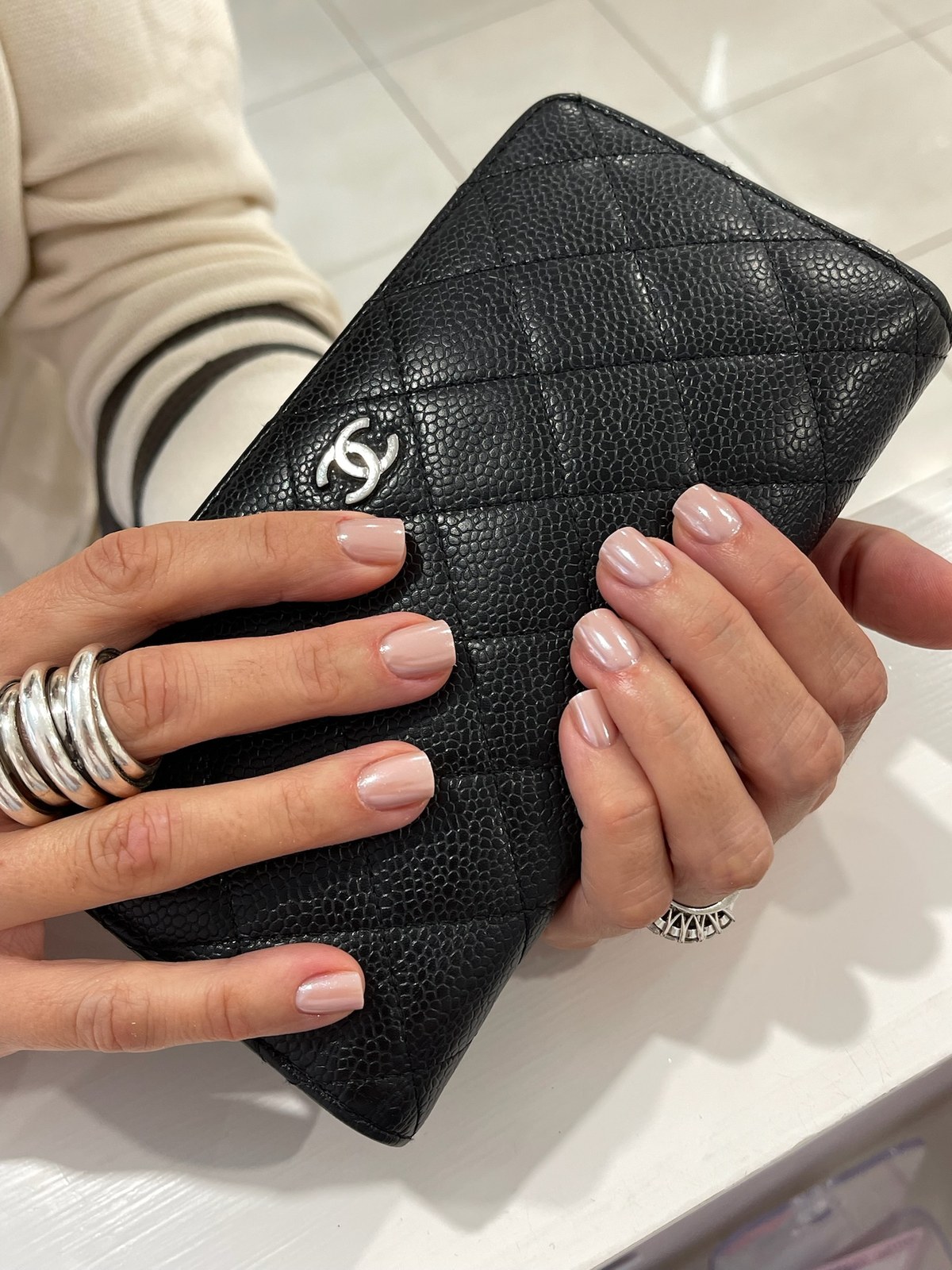 Milky white glossy round manicure