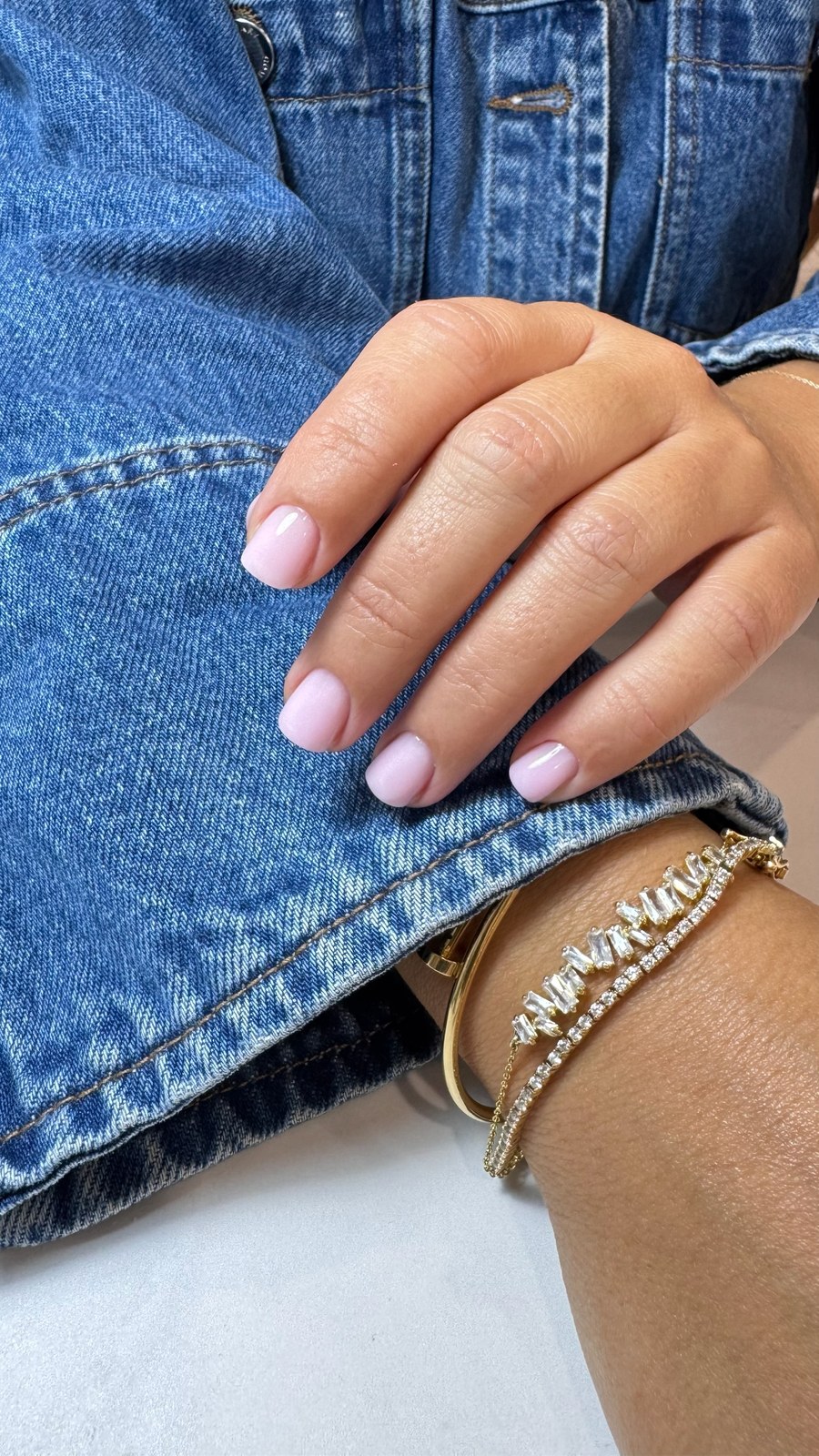 Pale lilac glossy manicure