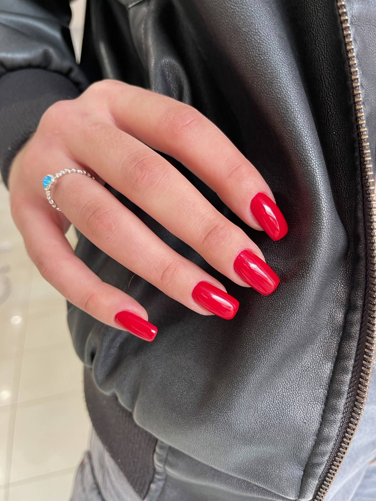 Classic red glossy round manicure