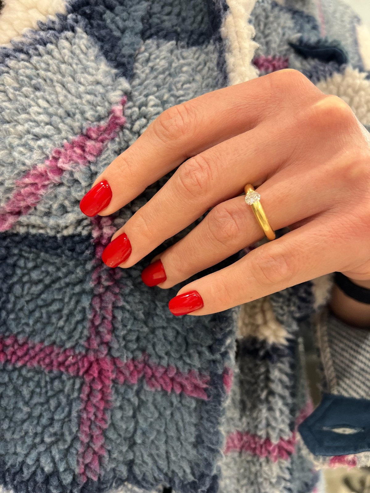 Classic red glossy square manicure