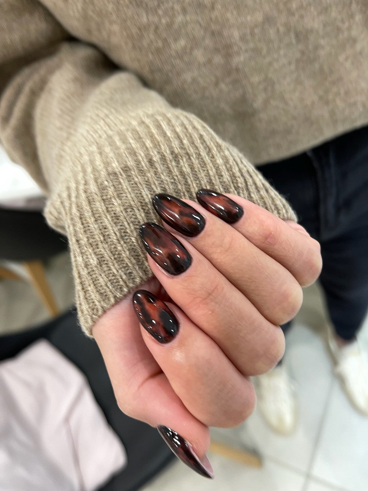 Tortoiseshell pattern nail art