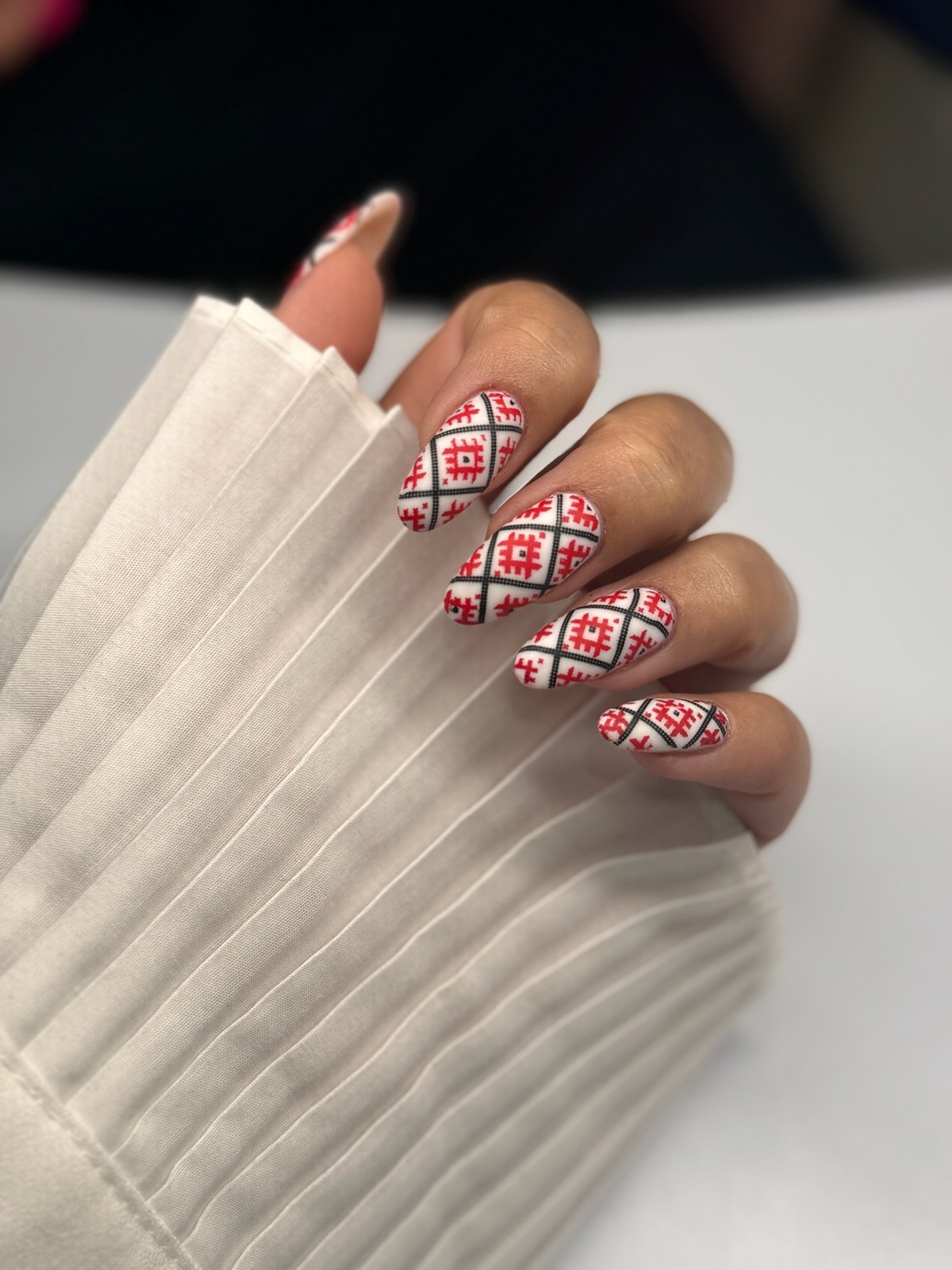 Red and black striped folk-pattern nail art